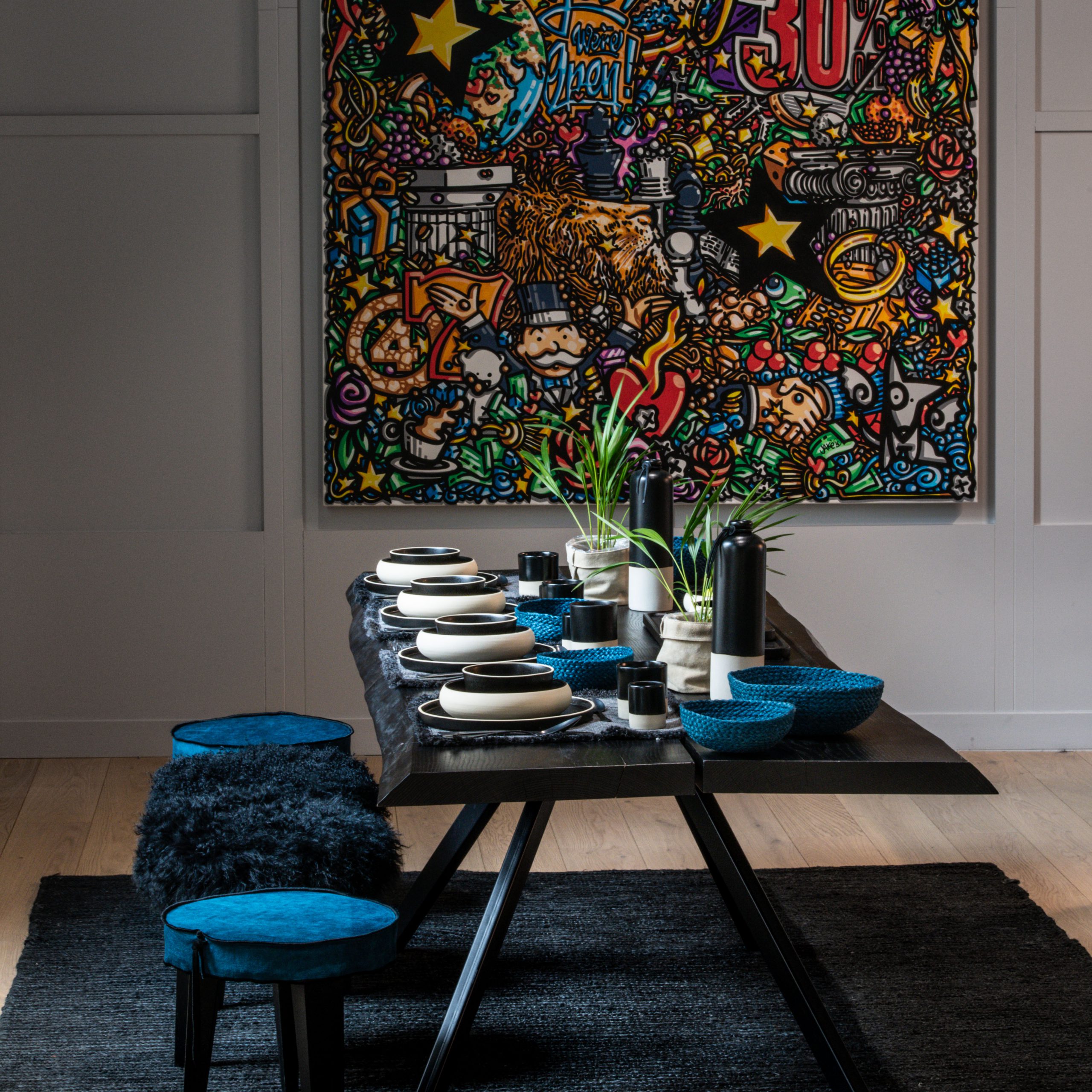 salle à manger bleu et noir